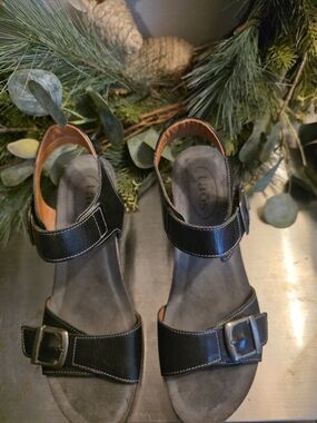 Taos Footwear Black Leather Dual Buckle Sandals